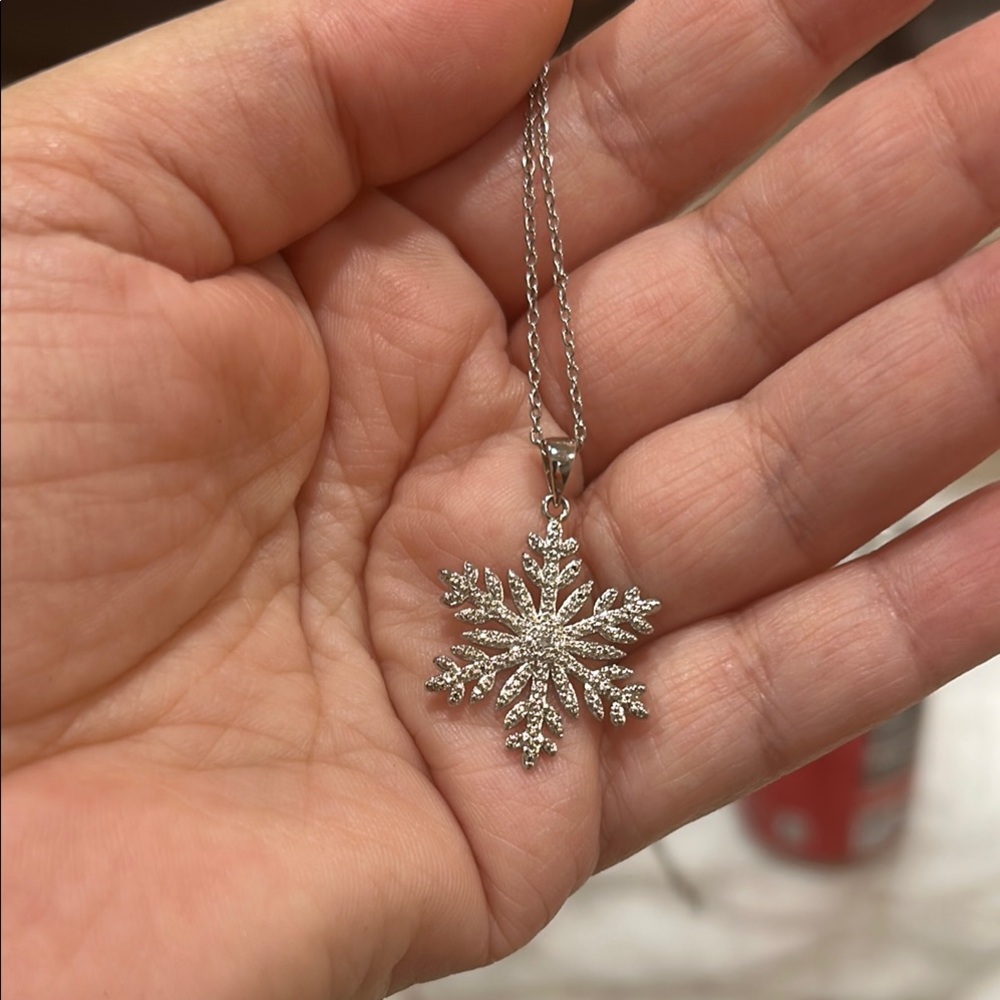 Elegant Silver Snowflake Pendant Necklace